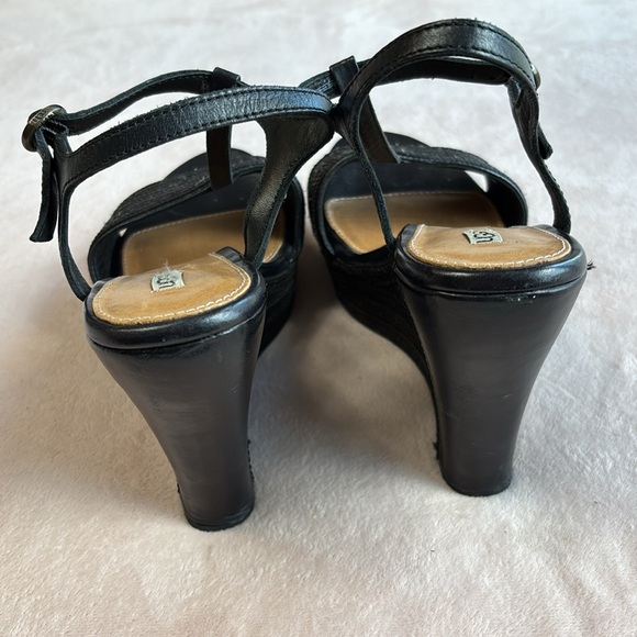 UGG Fitchie T strap Wedge Sandals Black Size 8.5 - Picture 6 of 8